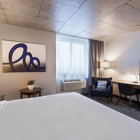 Imperia Hotel Et Suites Бушервил Екстериор снимка