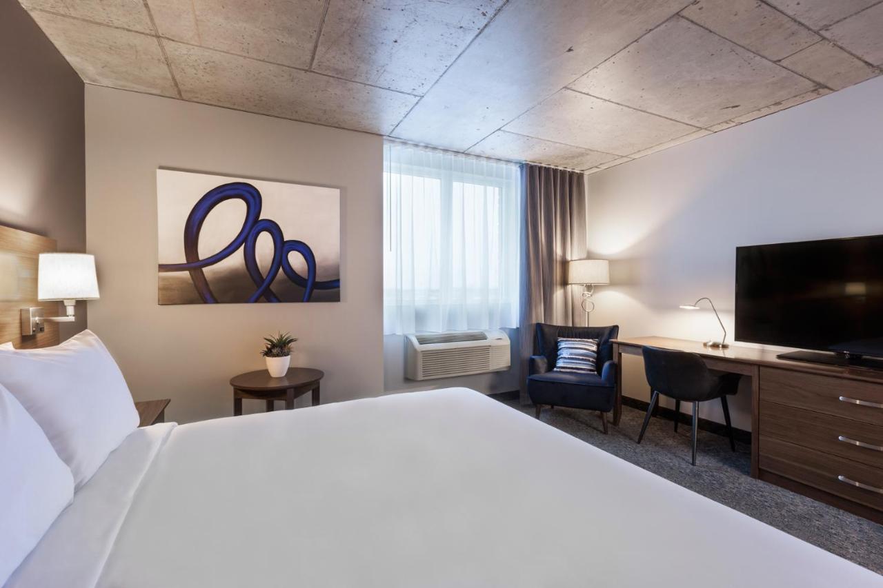 Imperia Hotel Et Suites Бушервил Екстериор снимка
