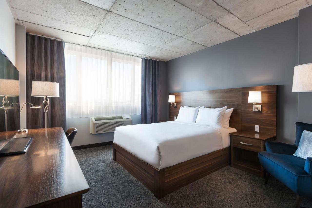 Imperia Hotel Et Suites Бушервил Екстериор снимка