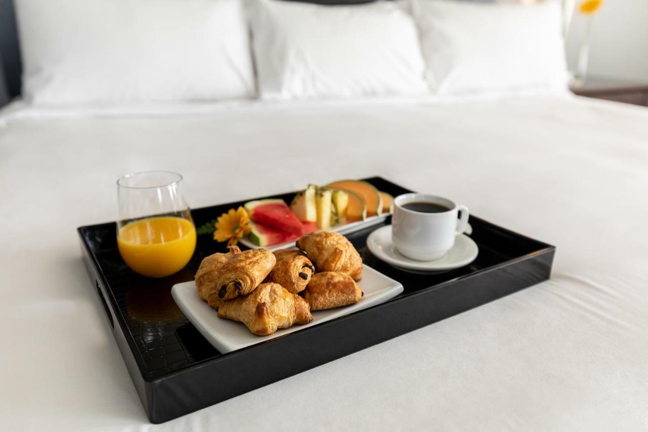 Imperia Hotel Et Suites Бушервил Екстериор снимка
